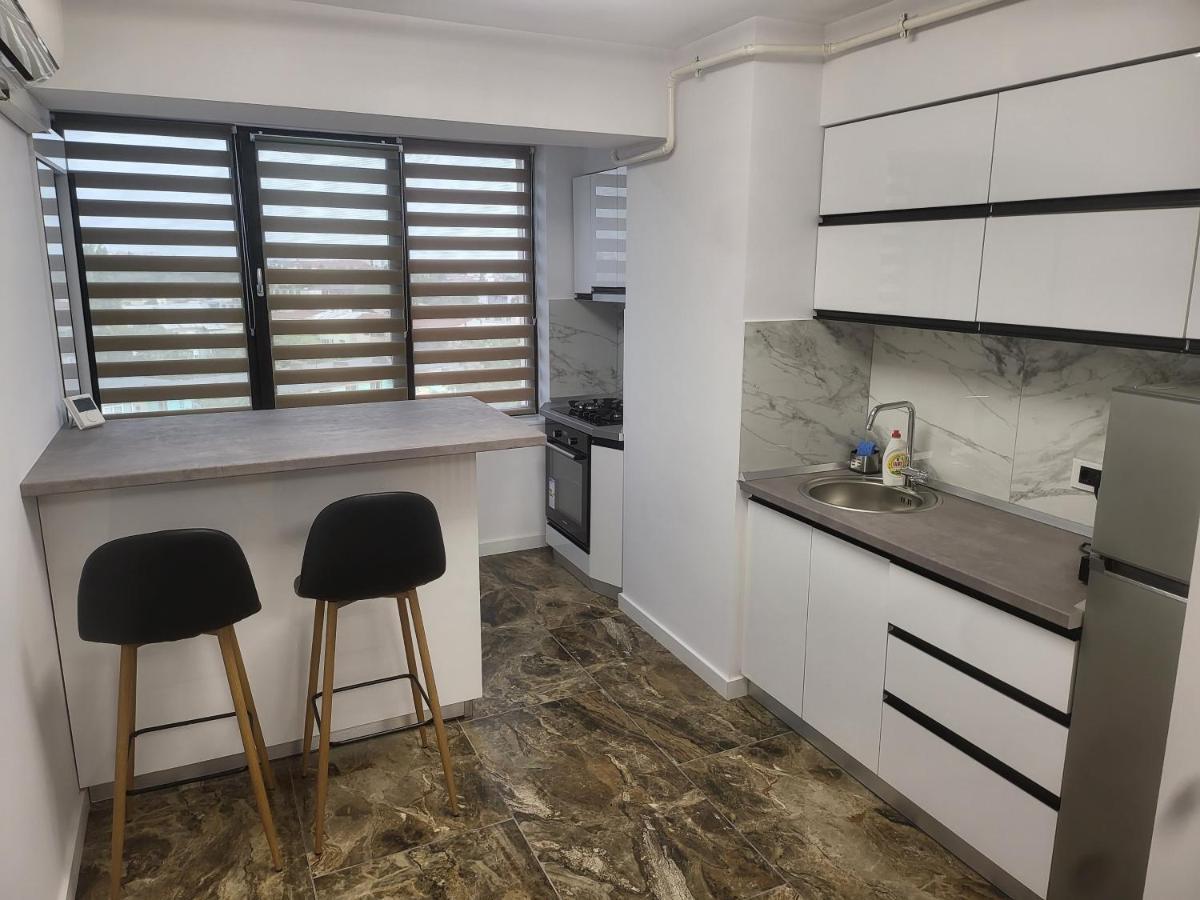 Apartament Bloc Nou - Self Check In - Free Parking Крайова Екстериор снимка